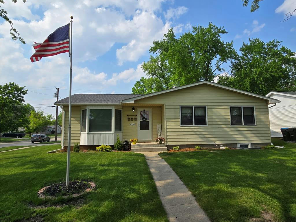 1302 25TH AVE N, FORT DODGE, IA 50501, photo 1 of 36
